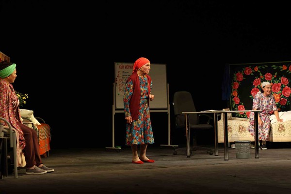 Карчӑксем качча каяççӗ / Выходили бабки замуж