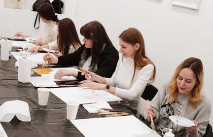 Интерьерная живопись с золотой поталью