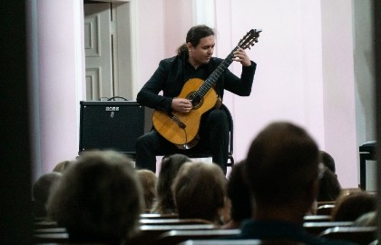 Классики против авангарда