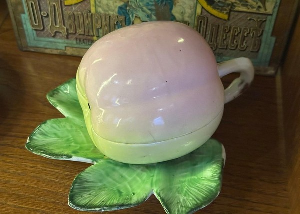 История экспоната «Маслёнка «Яблоко»