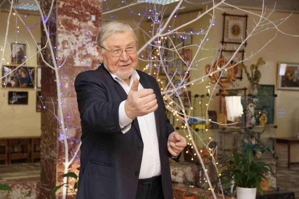 В софите памяти, в кулисах сердца