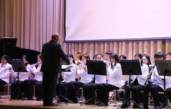 Концерт патриотической музыки и песен военных лет