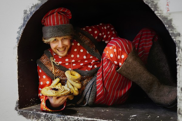 Широкая масленица: солнце, блины и матрёшка