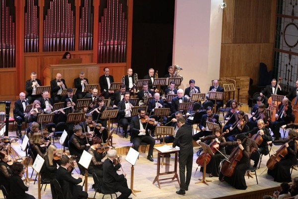 Кубанский симфонический оркестр. Солист Александр Тростянский