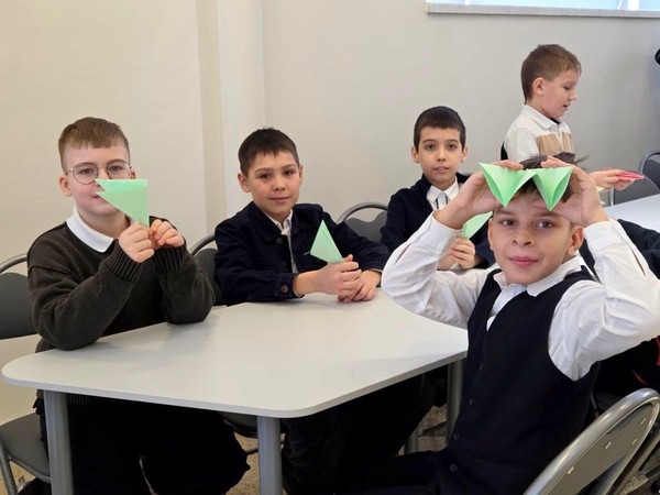 Инклюзивная творческая лаборатория приглашает на мастер‑класс «Краски мужества»