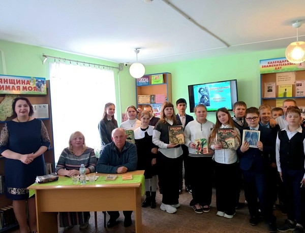 Флешмоб «Читаем Екимцева»