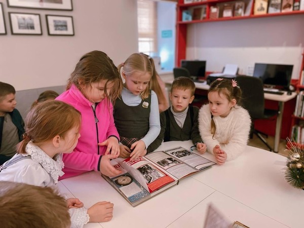 Патриотический час «Защитников Родины славим»