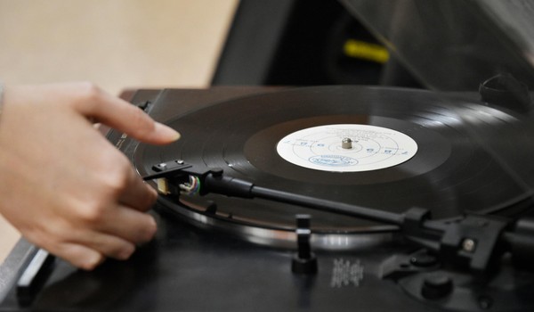 Клуб любителей винила «Vinyl & Books»