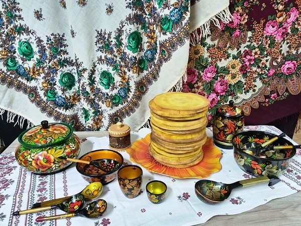 «Масленица идет – блин да мед несет!»