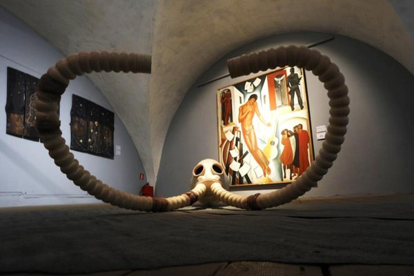 Кураторская экскурсия с Руфиной Амирхановой по выставке «Человек-жизнь-вселенная. Контраст сопоставлений»