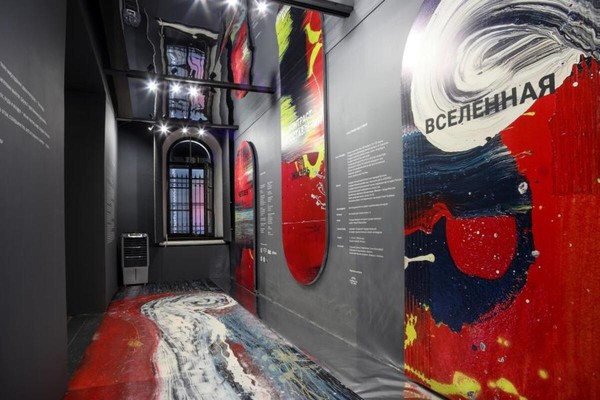 Авторская экскурсия по двум выставкам: «Фрагменты эпох» и «Человек-жизнь-вселенная. Контраст сопоставлений»