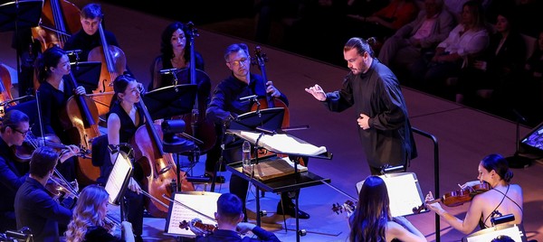 Оркестр La Voce Strumentale. Дирижёр — Дмитрий Синьковский