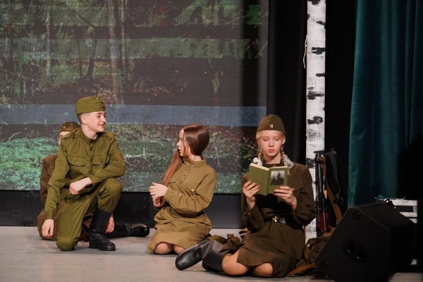 Спектакль «Им бы зорьки встречать»