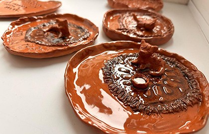 Обзорная экскурсия + мастер-класс по лепке из глины «Мастерим вместе»