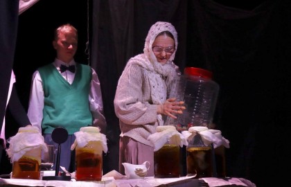 В сапоге у бабки играл фокстрот