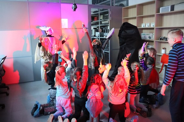 Олень идет, весну ведет