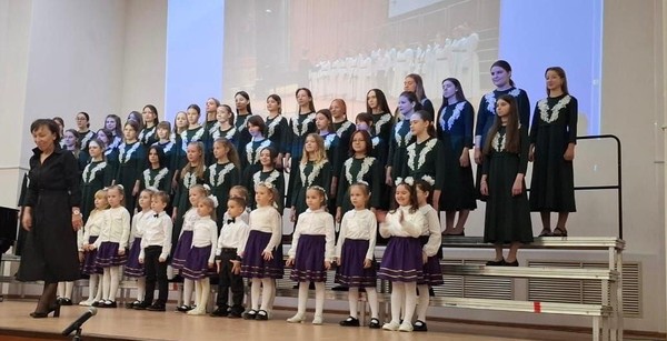 Концерт « Над нами реет флаг России»