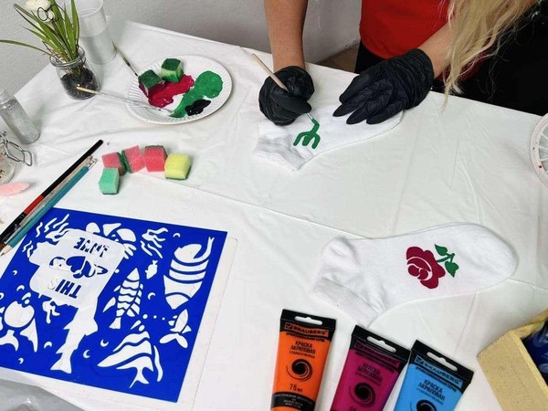 Мастер-класс по росписи носков