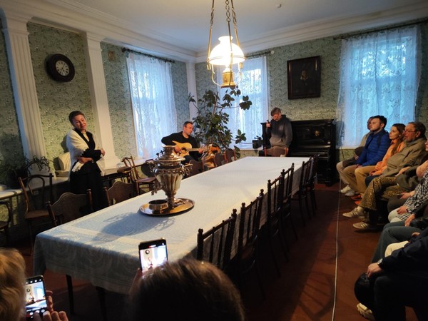 Спектакль «Небронзовый Горький»