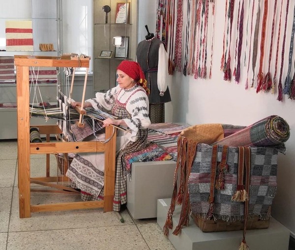 Мастер-класс «Искусство переплетения: учимся заправлять ткацкий станок»