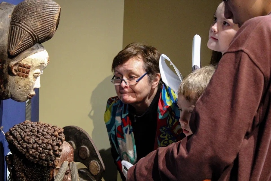 Диалог сквозь время: от древних масок до современной живописи