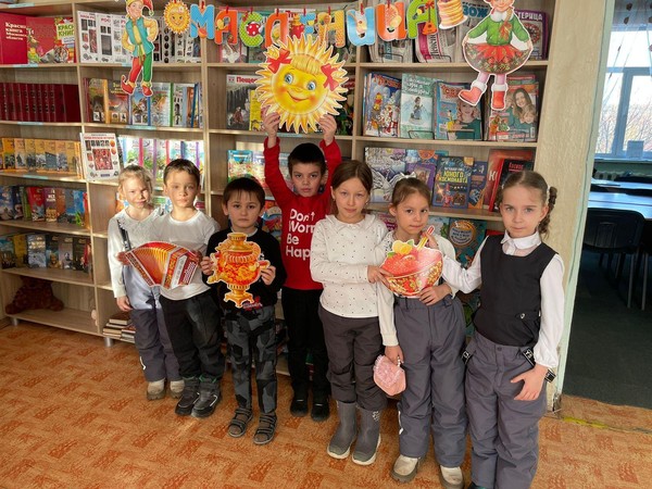 Развлекательно-игровая программа «Ну-ка, ножки попляшите, Масленицу проводите»