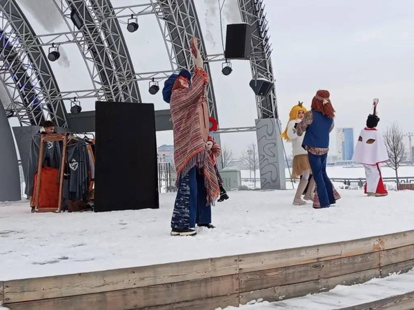 Показ Бременские музыканты в парке Чёрное озеро праздник славянской культуры Широкая Масленица
