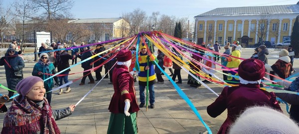 Зиму провожаем весну встречаем