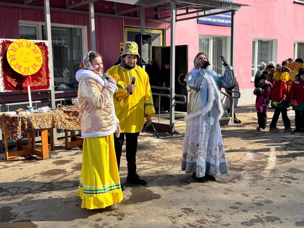 Народное гуляние «Всех на Масленицу ждем, встретим масленым блином»