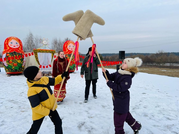 Народное гулянье, посвященное проводам зимы «Длинные-блинные!»