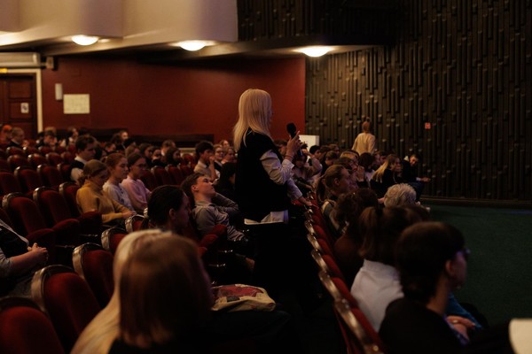 Обсуждение спектакля «Солнце над моим Донбассом»