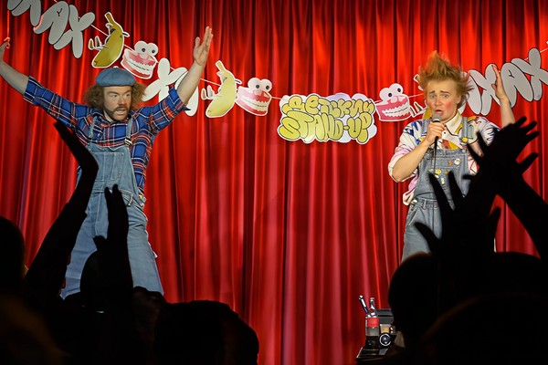 Стендап для детей: Новогоднее шоу для детей в настоящем взрослом стендап-клубе