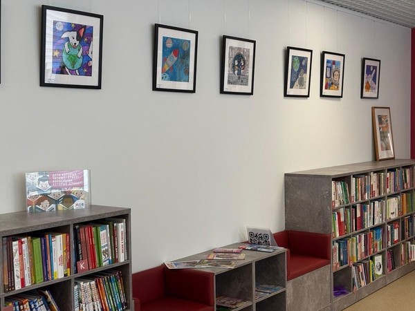 Выставка работ художественной студии «Перспектива» «Бескрайняя вселенная»