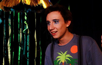 Любопытный слоненок. АЯтеатр