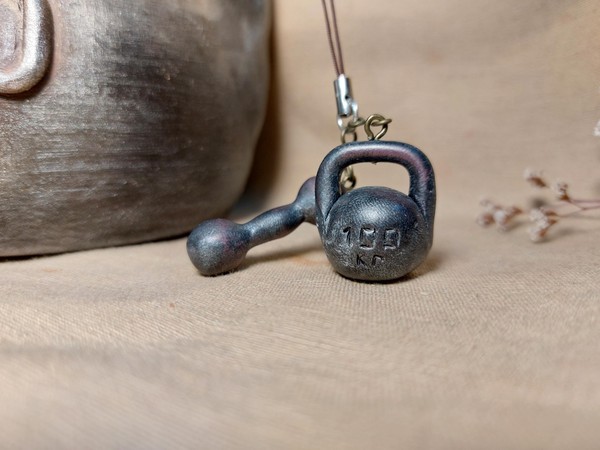 Мастер-класс по лепке из полимерной глины Брелок «Всегда в форме»