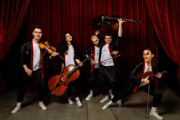 Рок-хиты на виолончелях при свечах. Fumo Rosso