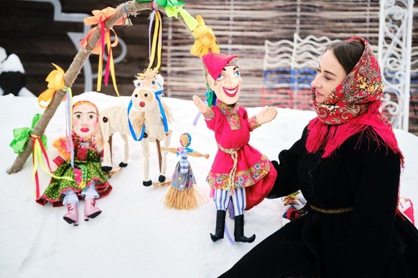 Спектакль «Петрушечная комедия с блинным акцентом»