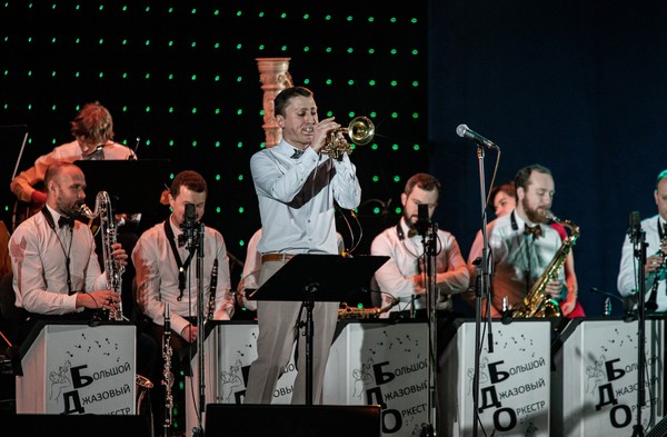 Воскресный бранч с джазовым ансамблем Петра Востокова