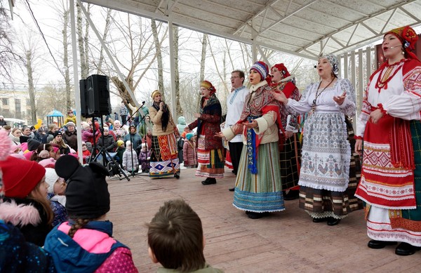 Народные гуляния «Масленицу провожаем, тепла да солнца ожидаем!»