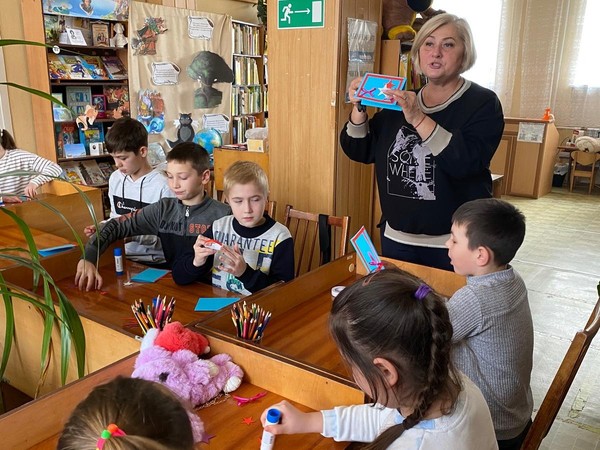 Познавательно-игровой час «Честь и слава защитникам»