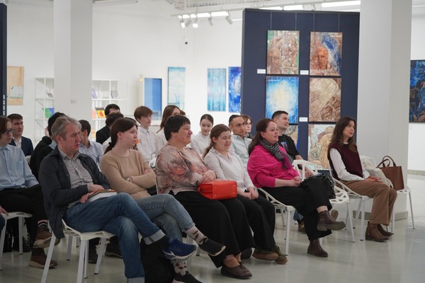 Лекция «Соавторство с ИИ: как не раствориться в алгоритме»