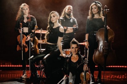 Metallica: симфония рока и оркестра при свечах