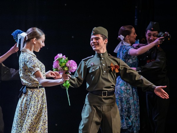 Праздничная программа «Герои рядом»