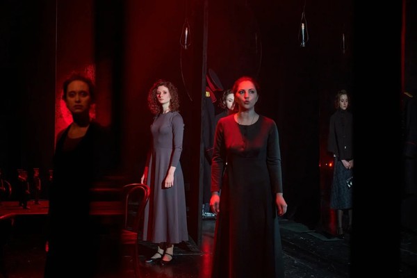 Три сестры. Игра в солдатики