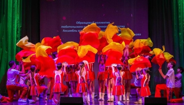 Концертная программа «Достойные потомки великой страны»