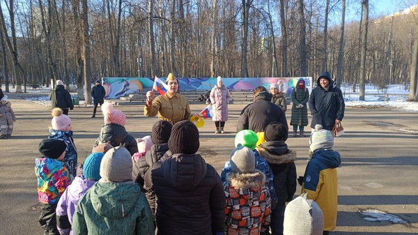 Познавательно-игровая программа «Не страшны защитнику дождь и снегопад!»