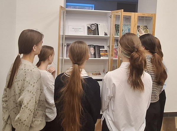 Выставка «Философ мира музыки»