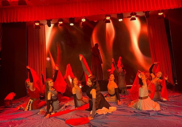 Поэтический спектакль