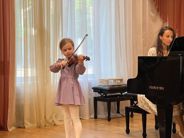 Урок-лекция на отделении струнных инструментов