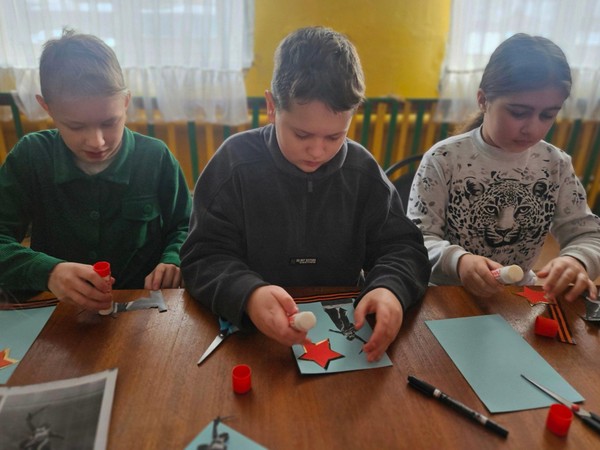 Выставка рисунков «Солдат моей страны»